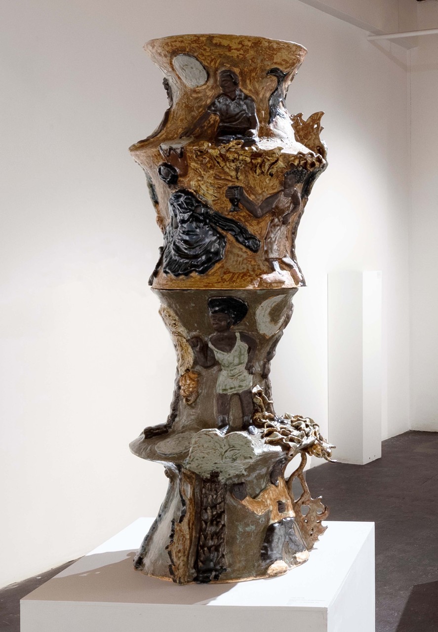 Another side of the ceramic vessel is shown as the different motifs are wrapped around the piece. The sculpture is divided in four sections vertically. They depict individuals who are Afro-descendant resting, dancing, and performing other acts of self-care. 