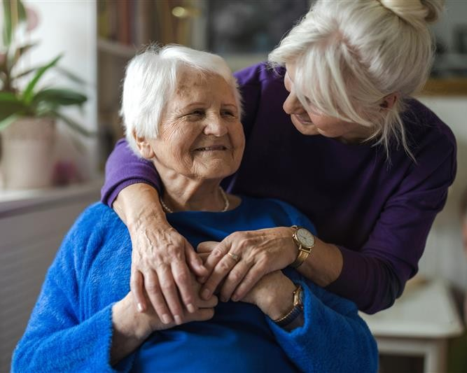 L’isolement social, la solitude et la fragilité des personnes âgées présentent une interaction complexe pouvant en décupler les effets