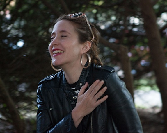 Sasha Kleinplatz, diplômée en danse contemporaine et en études des femmes de l’Université Concordia, remporte le Prix Grands Sages Françoise Sullivan