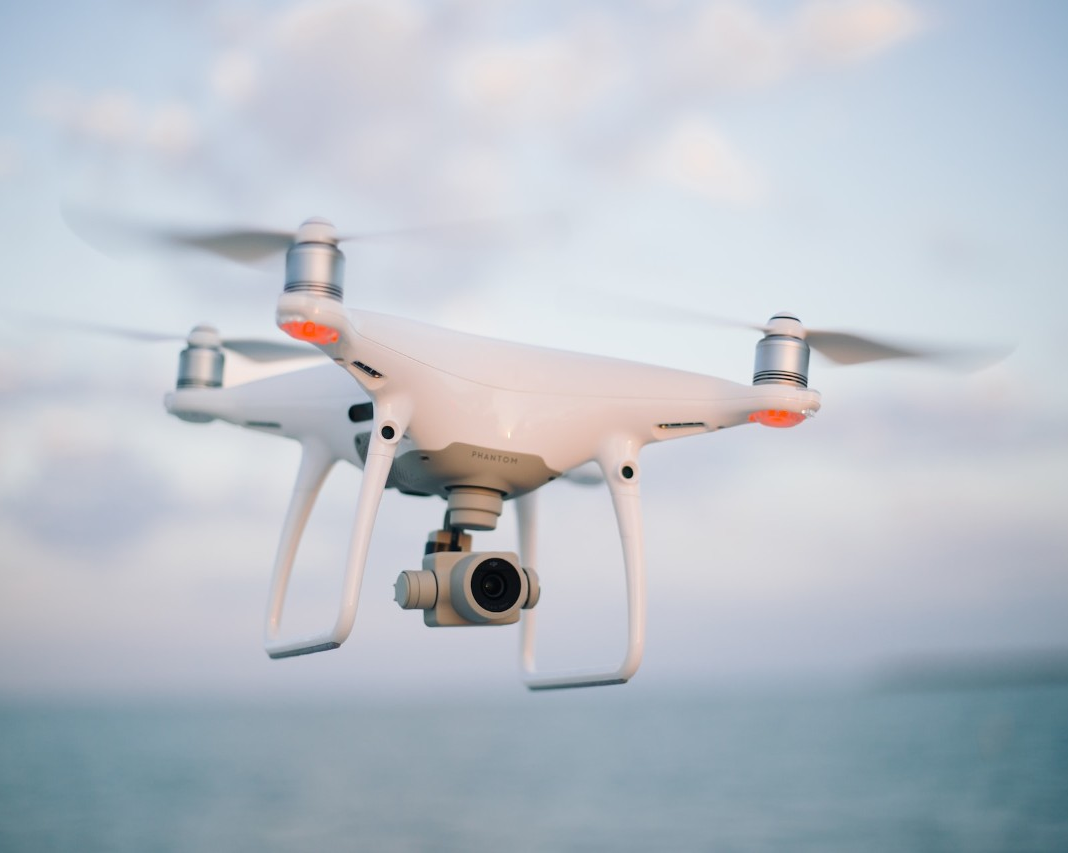 Concordia annonce un nouveau cours de vidéographie par drone, donné par le cinéaste indépendant Diego Rivera-Kohn