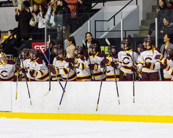 L’équipe de hockey féminin de Concordia s’élance vers les séries éliminatoires